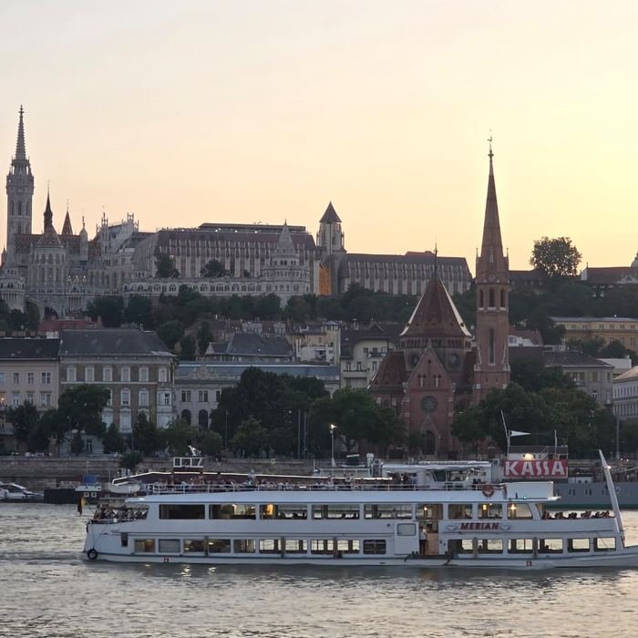 Atardecer sobre el Danubio en Budapest