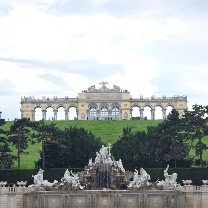 La Glorieta y la Fuente de Neptuno en Schönbrunn, Viena