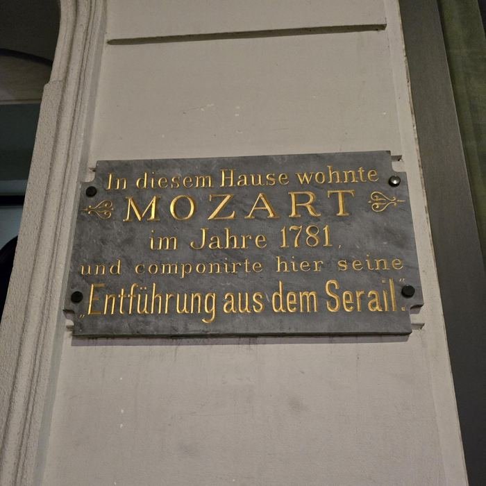 Placa de la casa donde vivió Mozart en Viena